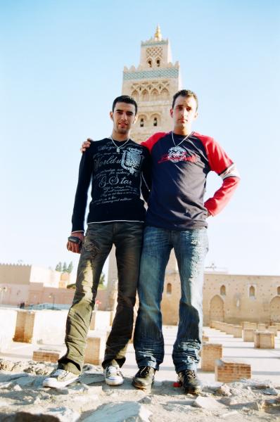 c moi et mon frere  9dam kotbia :p